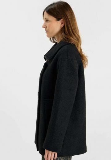 Короткое пальто