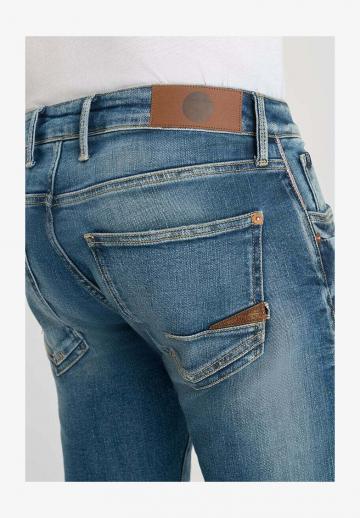 Узкие джинсы
