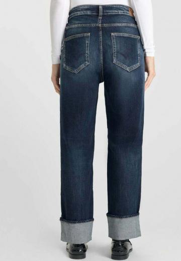 Прямые джинсы