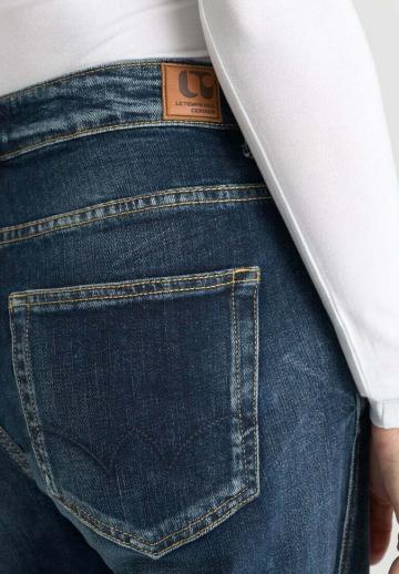 Прямые джинсы