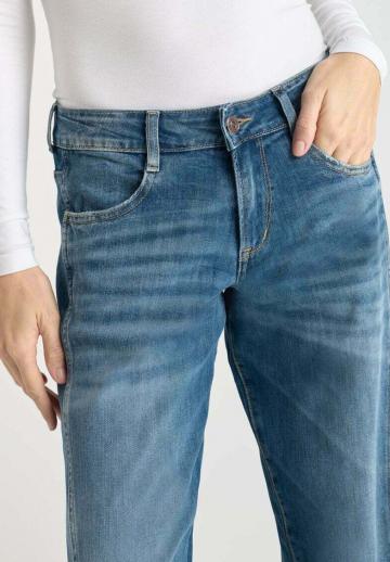 Джинсы