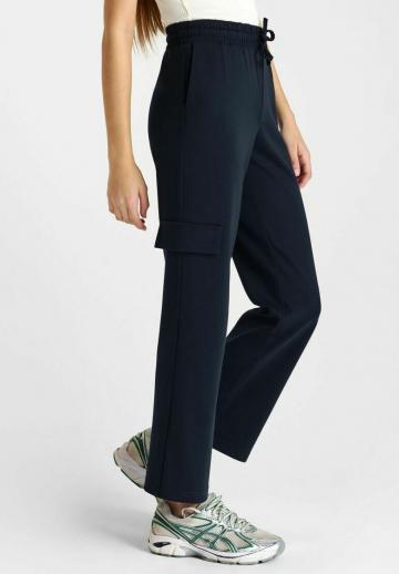 Брюки с накладными карманами