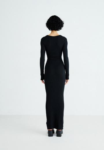 Вязаное платье