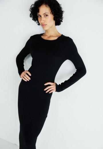 Вязаное платье