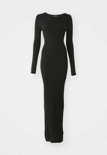 Вязаное платье