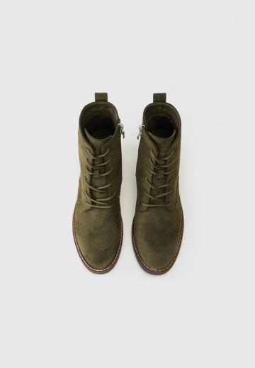 Ботинки на шнуровке