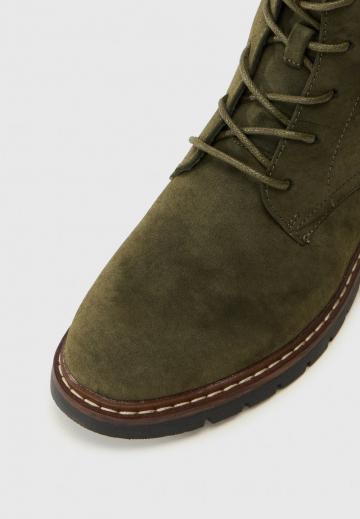 Ботинки на шнуровке