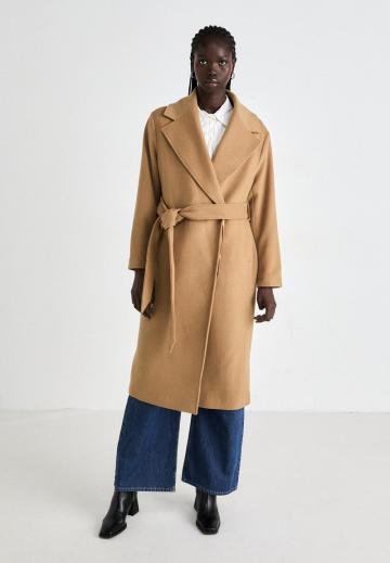 Шерстяное пальто