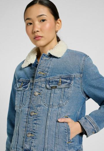 Джинсовая куртка