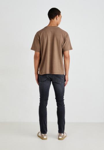 Узкие джинсы