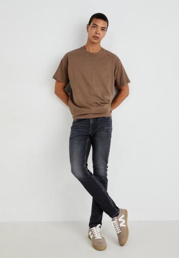 Узкие джинсы