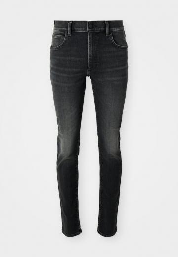 Узкие джинсы