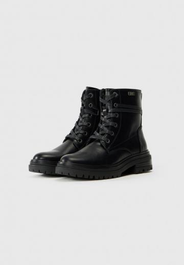 Ботинки на шнуровке