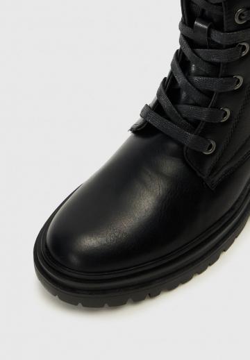 Ботинки на шнуровке