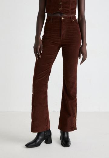 Клешеные брюки