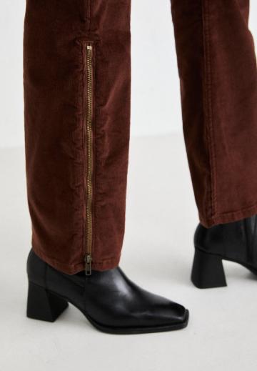 Клешеные брюки