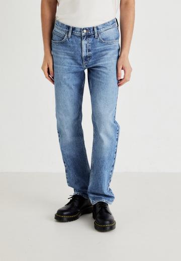 Прямые джинсы