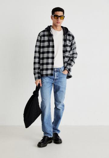 Прямые джинсы