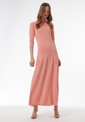 Вязаное платье