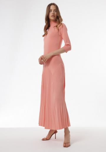 Вязаное платье