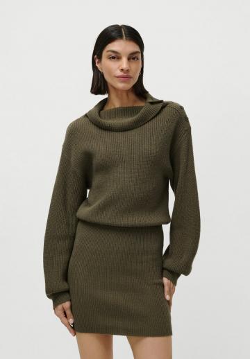 Вязаное платье