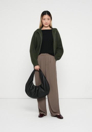 Вязаная кофта