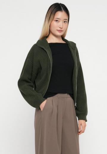 Вязаная кофта