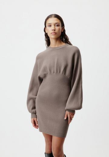 Вязаное платье