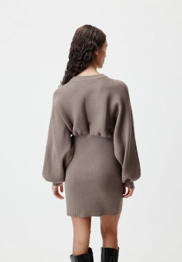 Вязаное платье