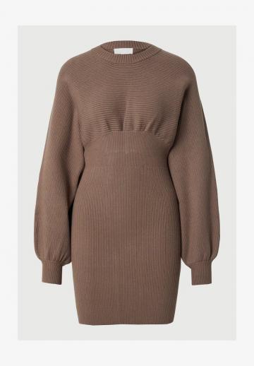 Вязаное платье