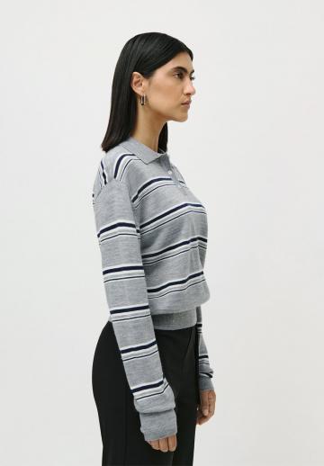 Пуловер в полоску