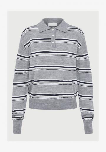 Пуловер в полоску