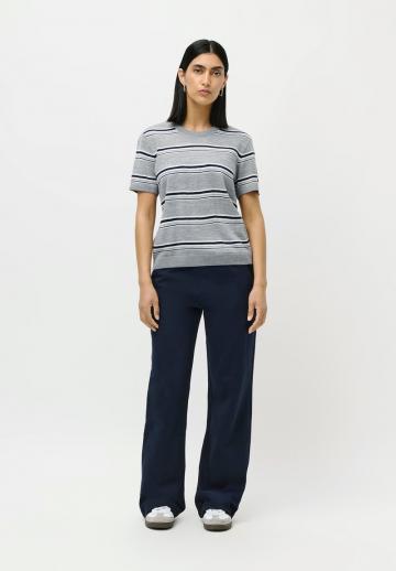 Пуловер в полоску