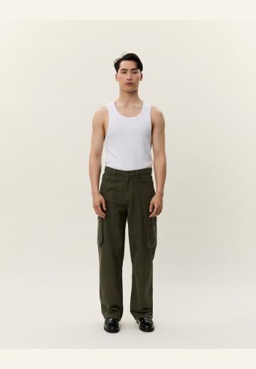 Брюки с накладными карманами