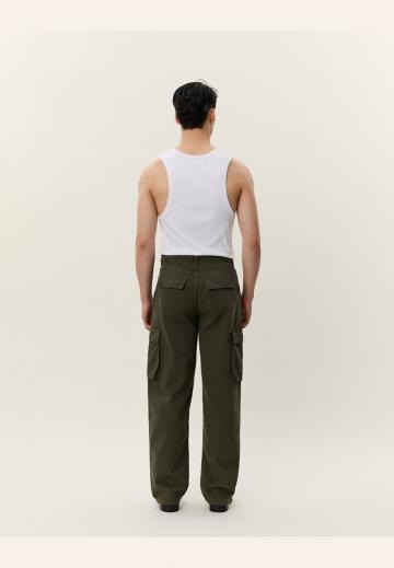 Брюки с накладными карманами