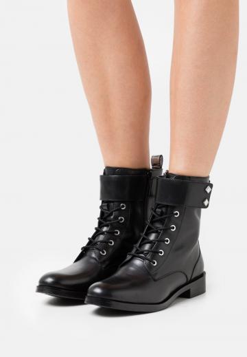 Ботинки на шнуровке