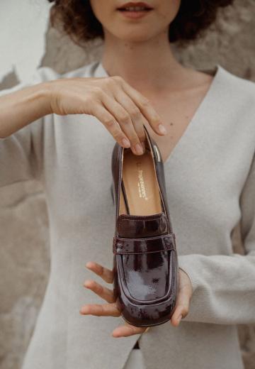 Туфли с высоким носом