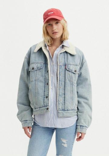 Джинсовая куртка
