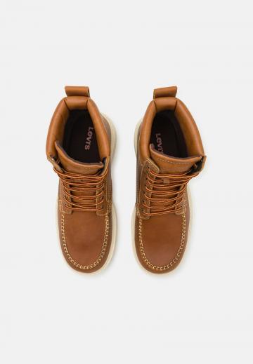 Ботинки на шнуровке