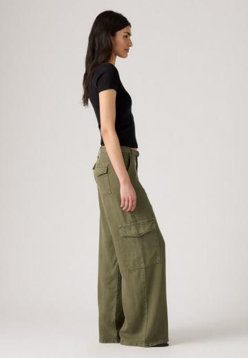 Брюки с накладными карманами