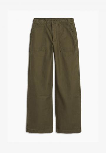 Брюки с накладными карманами