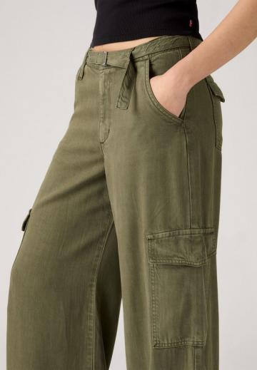 Брюки с накладными карманами