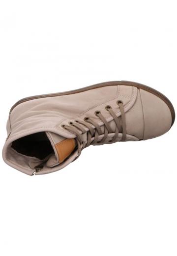 Ботинки на шнуровке