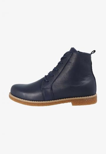 Ботинки на шнуровке