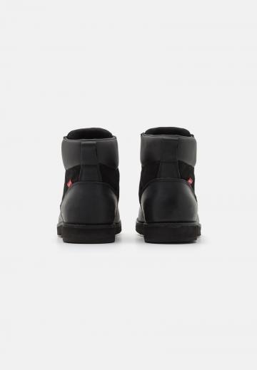 Ботинки на шнуровке