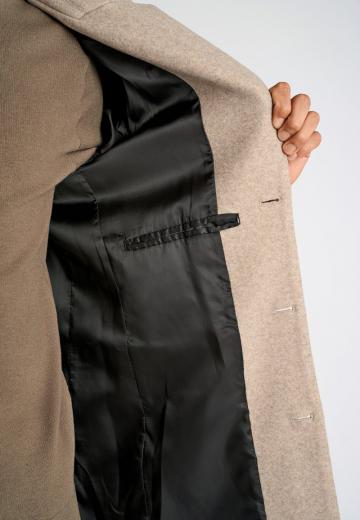 Короткое пальто