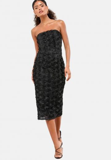 Платье без бретелек