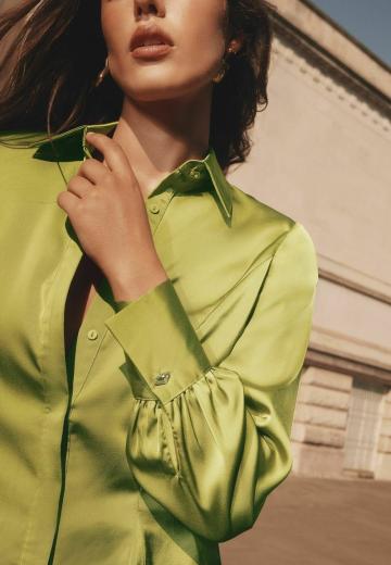 Атласная блузка