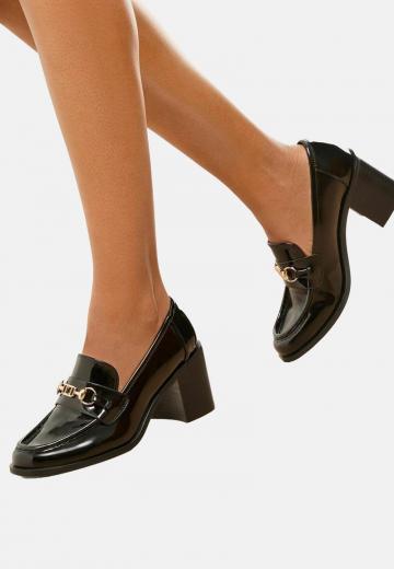 Туфли с высоким носом