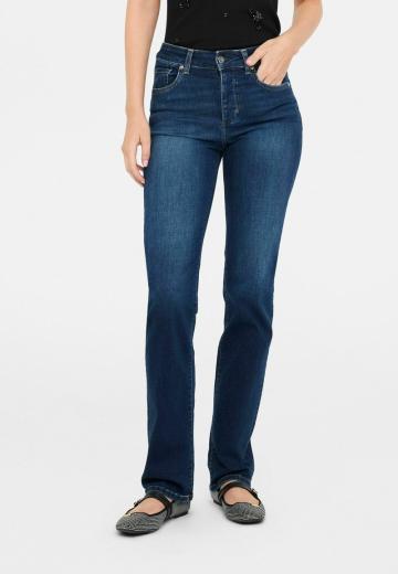 Прямые джинсы